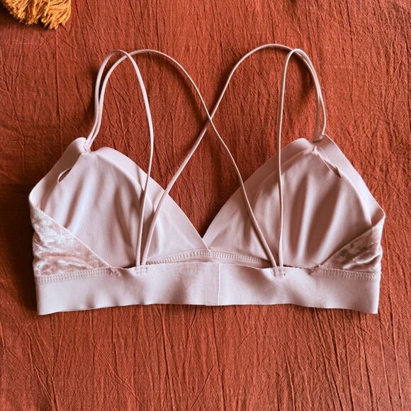 Crushed Velvet Triangle Bralette with Crossover Strap Back in Baby Pink size M - Picture 4 of 9